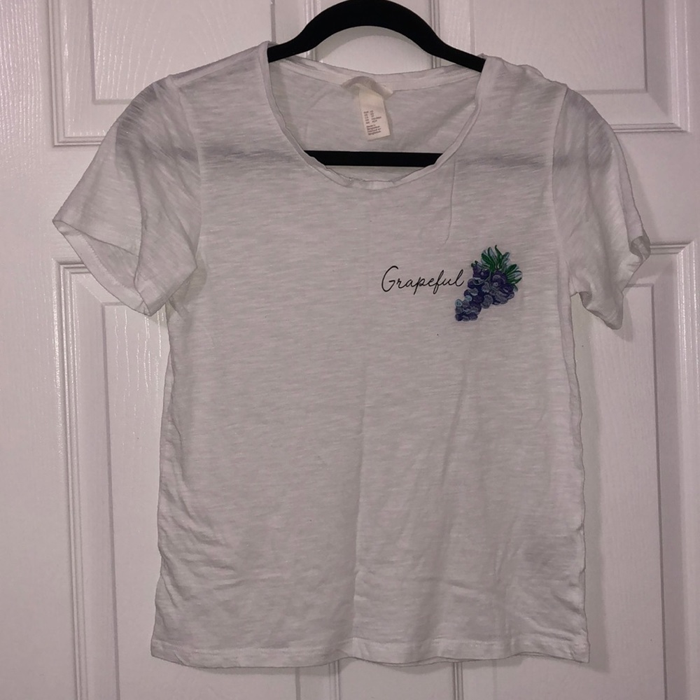 White, loose-fitting H&M T-shirt